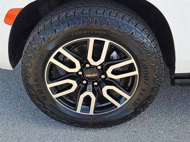 Used 2023 GMC Yukon AT4 w/ AT4 Premium Package AWD/4WD image 8