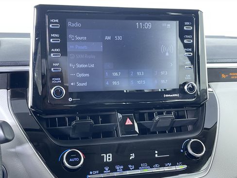 Used 2021 Toyota Corolla LE image 18