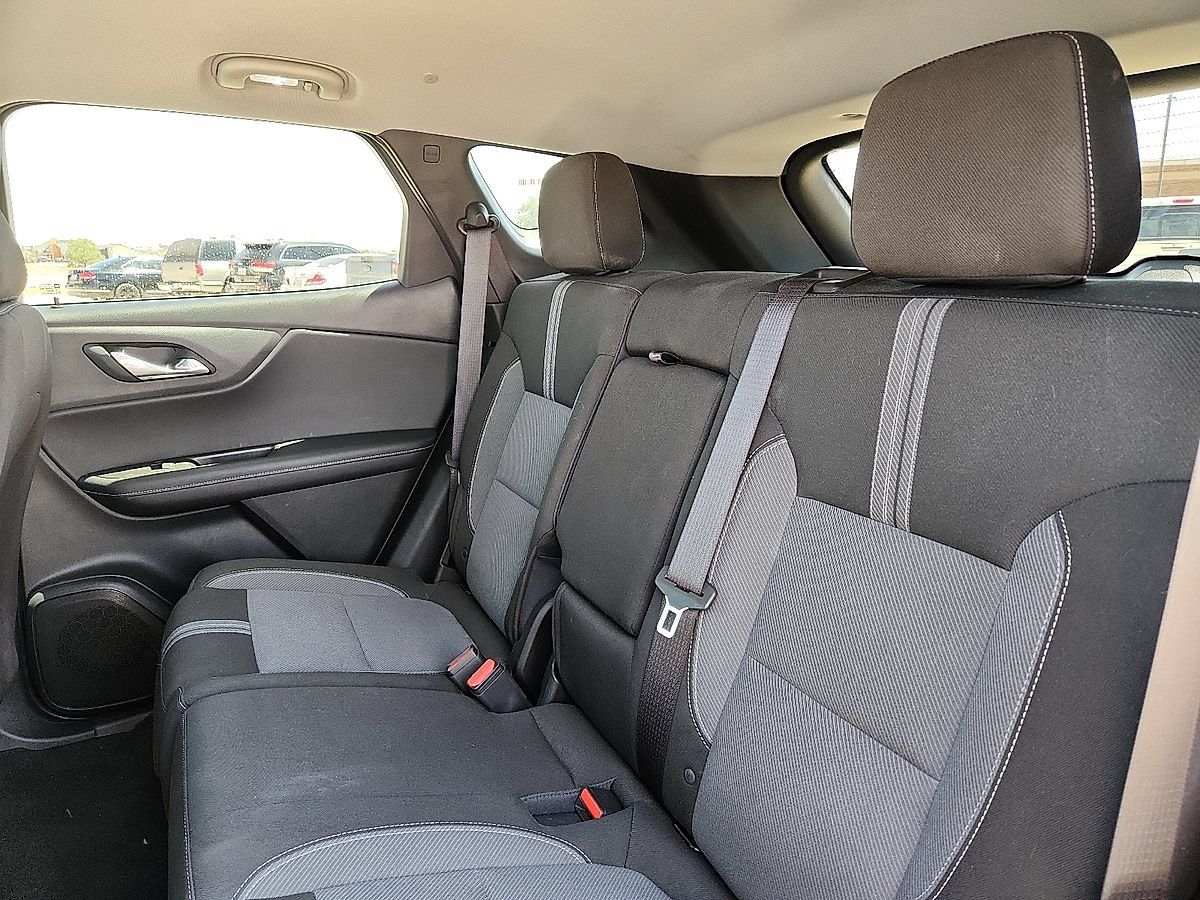 Used 2025 Chevrolet Blazer LT FWD image 5