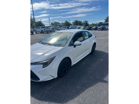 Used 2024 Toyota Corolla LE FWD image 12