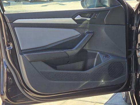 Used 2025 Volkswagen Jetta SE image 8