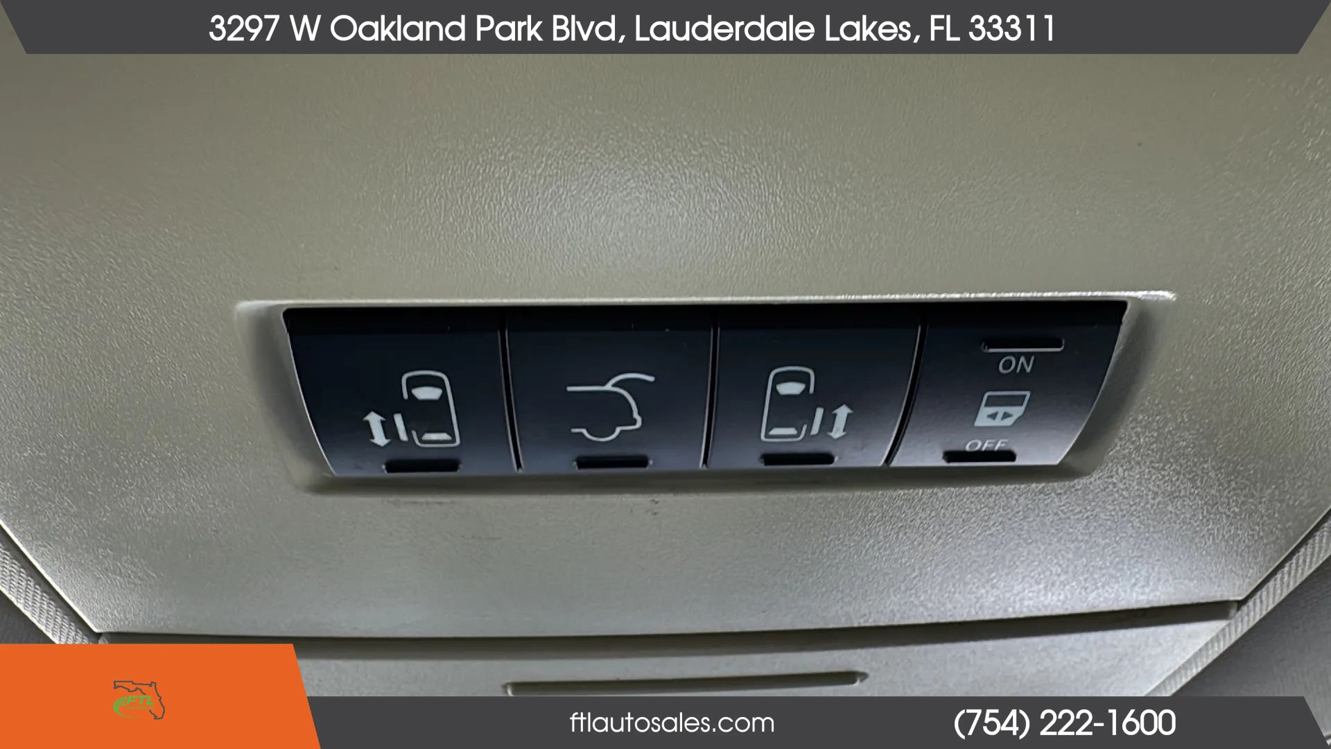 Used 2014 Chrysler Town & Country Touring-L FWD image 30