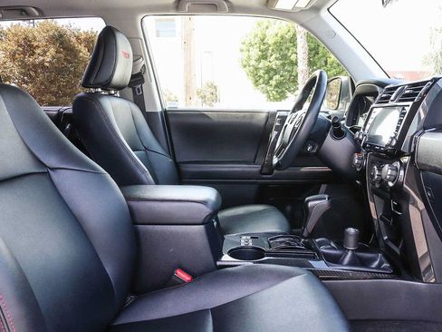 Used 2020 Toyota 4Runner Venture w/ Moonroof Package AWD/4WD image 27