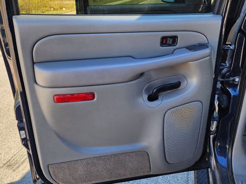 Used 2005 Chevrolet Avalanche LS w/ Preferred Equipment Group image 16