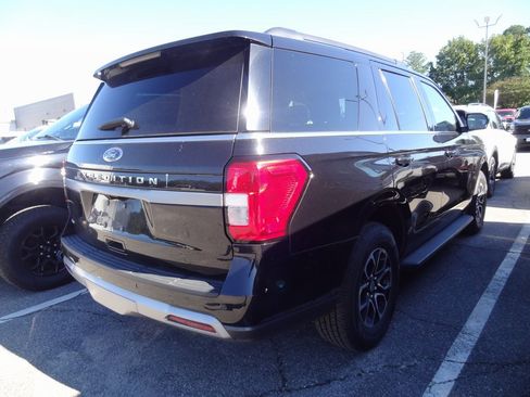 Certified 2024 Ford Expedition XLT image 4