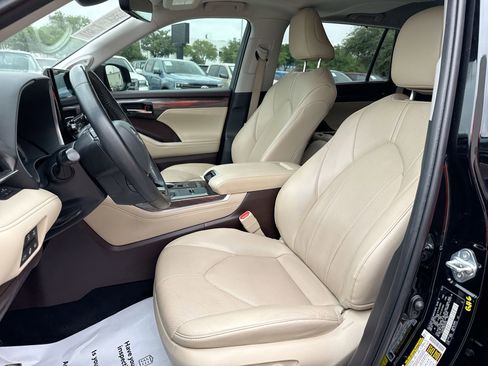Used 2022 Toyota Highlander Limited AWD/4WD image 13