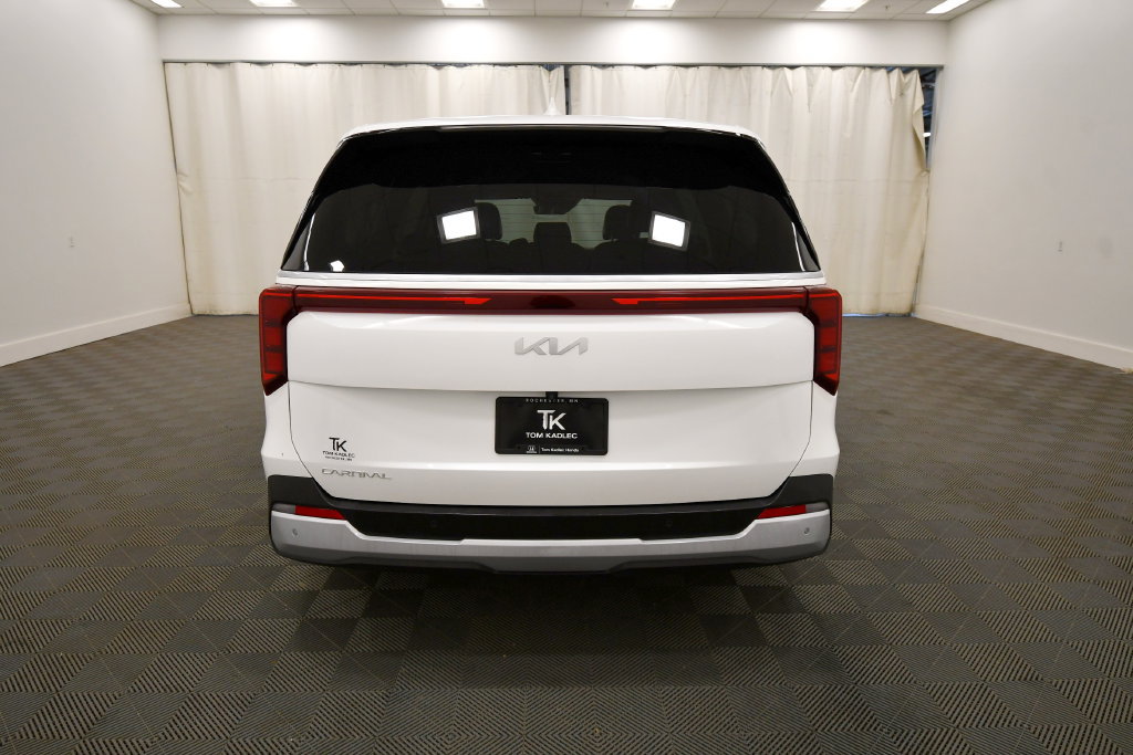 Certified 2025 Kia Carnival FWD image 6