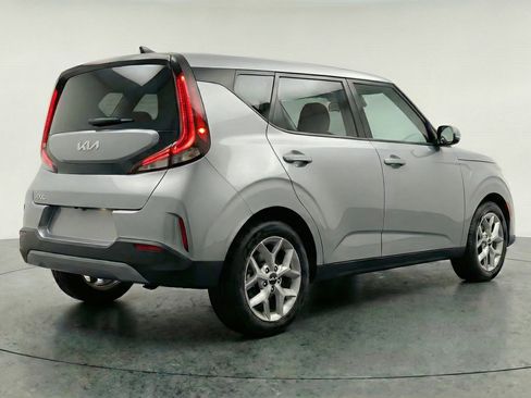 Used 2025 Kia Soul LX w/ LX Technology Package FWD image 9