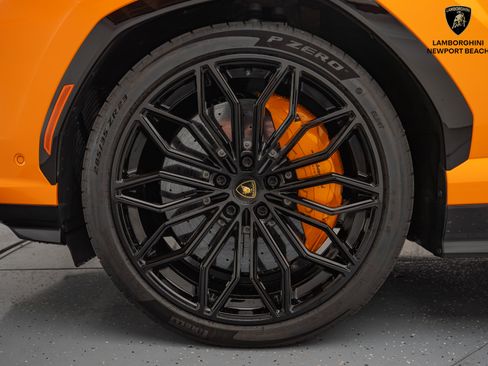 Used 2025 Lamborghini Urus SE image 38