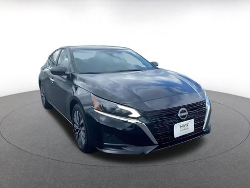 Used 2025 Nissan Altima 2.5 SV image 3