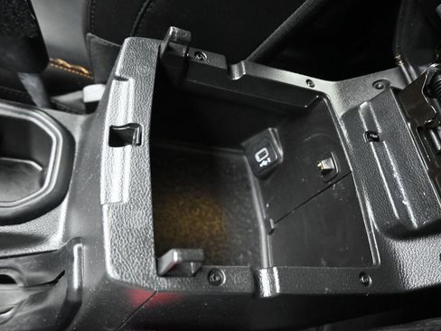 Used 2021 Jeep Wrangler Unlimited Sahara image 28