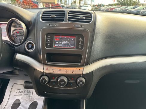 Used 2020 Dodge Journey SE w/ SE Popular Equipment Group image 19