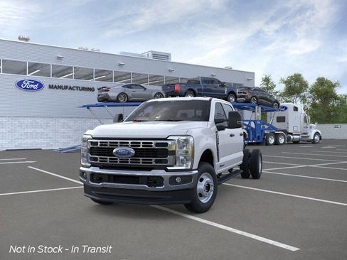 New 2026 Ford F350 4x4 Crew Cab DRW Super Duty image 3