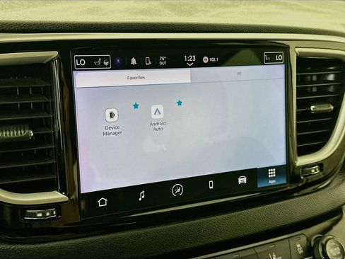 Used 2023 Chrysler Pacifica Touring-L FWD image 19