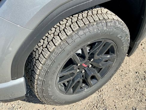 New 2026 GMC Sierra 1500 Elevation image 17