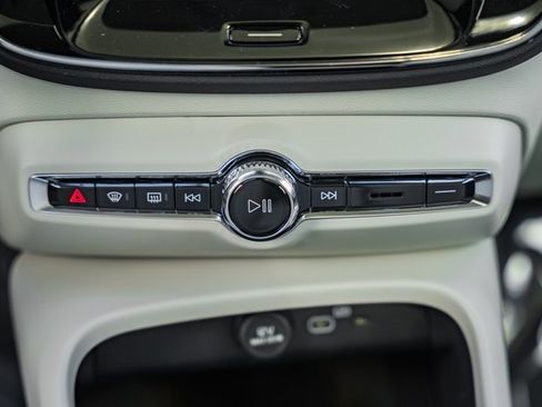 New 2026 Volvo XC40 B5 Ultra w/ Protection Package Premier image 23