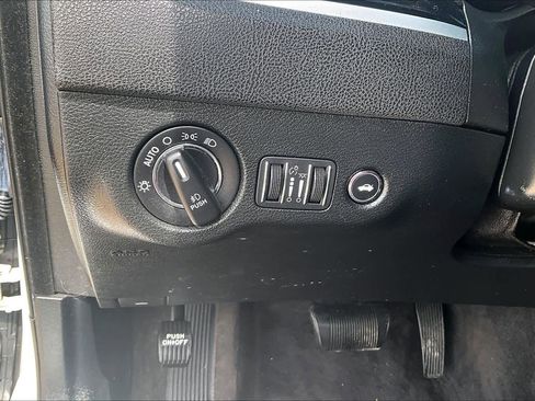 Used 2018 Chrysler 300 S w/ 300S Premium Group RWD image 33