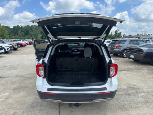 Used 2020 Ford Explorer XLT w/ Equipment Group 202A RWD image 14