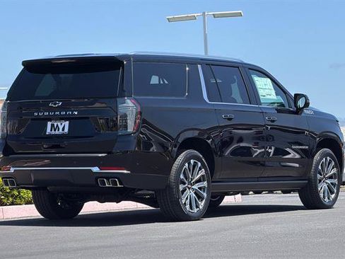 New 2026 Chevrolet Suburban High Country AWD/4WD image 4