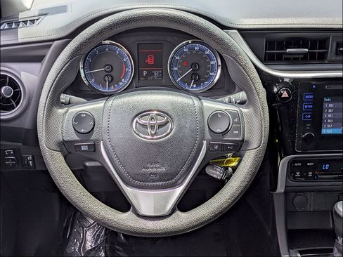 Used 2017 Toyota Corolla LE FWD image 17