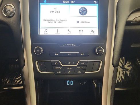 Used 2019 Ford Fusion SE FWD image 16