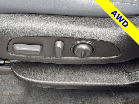 Used 2023 Buick Enclave Essence image 6