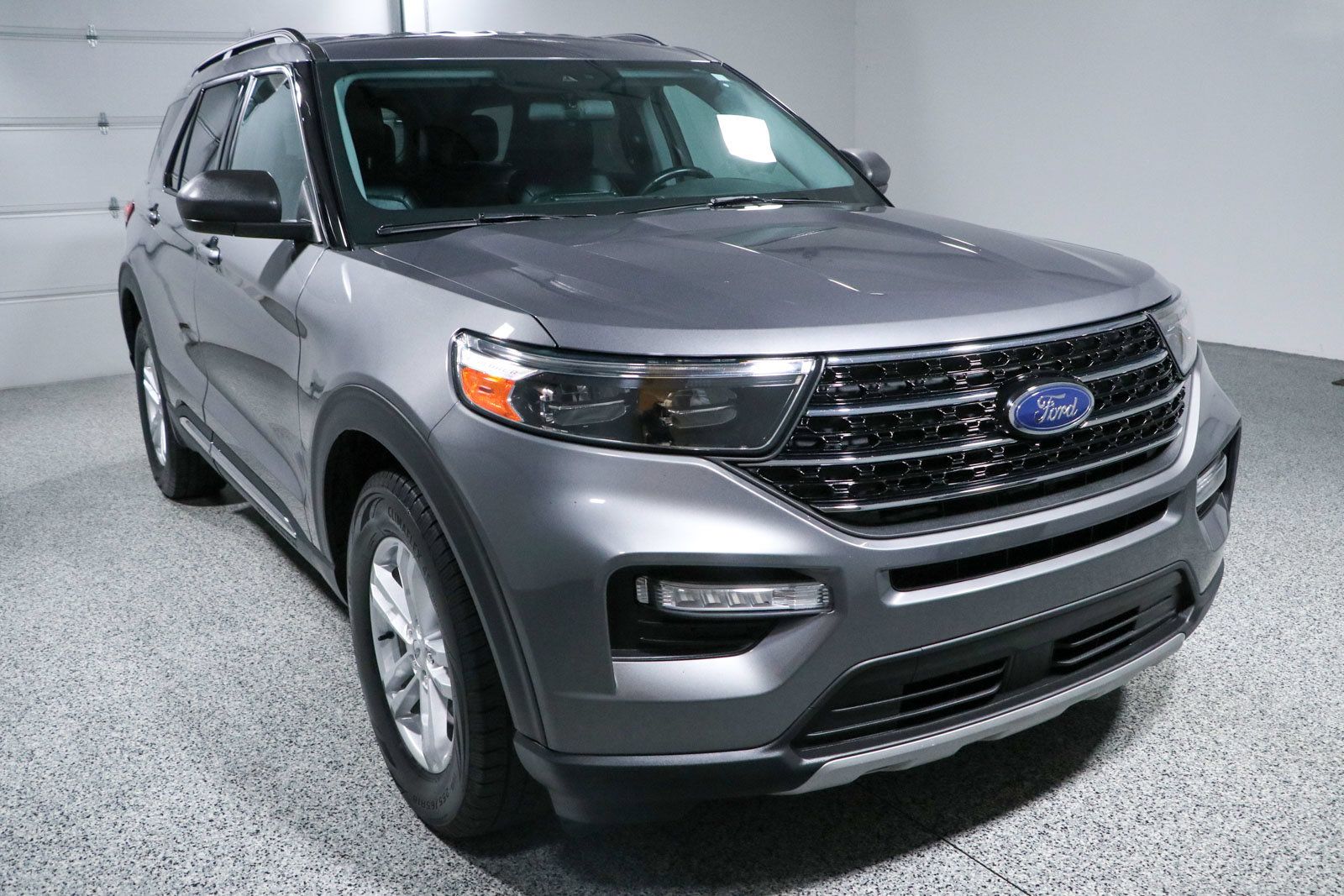 Used 2021 Ford Explorer XLT w/ Equipment Group 202A AWD/4WD image 5