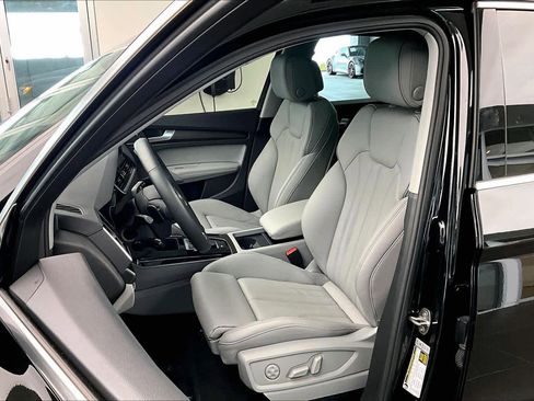 Certified 2025 Audi Q5 2.0T Premium Plus w/ Premium Plus Package image 8
