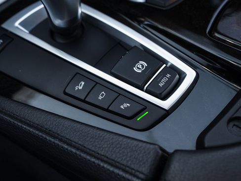 Used 2013 BMW 550i xDrive Sedan image 20