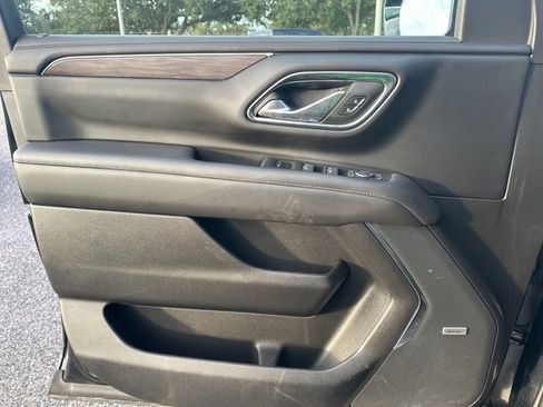Used 2022 Chevrolet Suburban Z71 w/ Luxury Package image 8
