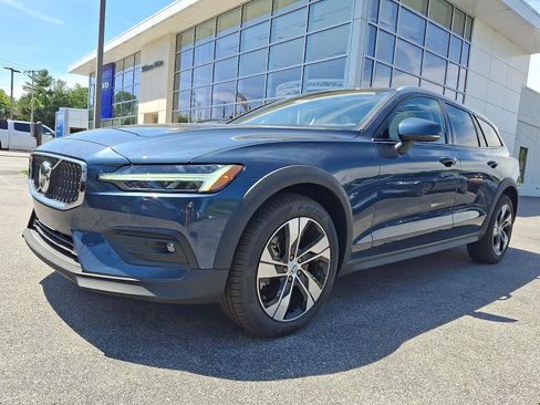 New 2026 Volvo V60 B5 Cross Country Plus w/ Climate Package AWD/4WD image 2