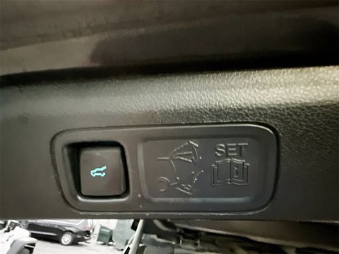 Used 2020 Ford Expedition Limited image 31