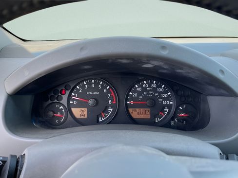 Used 2005 Nissan Frontier LE w/ (X01) Leather Pkg AWD/4WD image 10