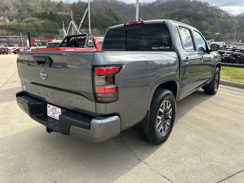 Used 2024 Nissan Frontier SL w/ Technology Package RWD image 2