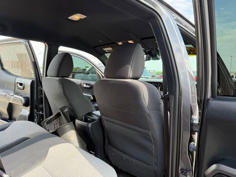 Used 2021 Toyota Tacoma TRD Off-Road AWD/4WD image 19