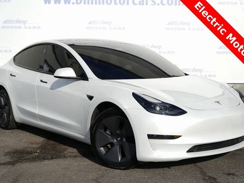 Used 2023 Tesla Model 3 Standard Range image 1