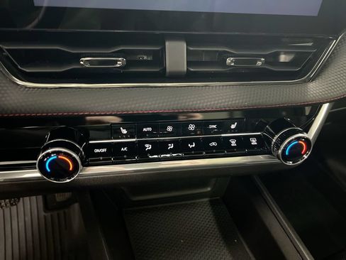 Used 2025 Chevrolet Equinox RS w/ Safety and Technology Package AWD/4WD image 17