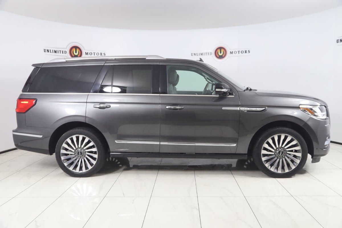 Used 2018 Lincoln Navigator Reserve w/ Technology Package AWD/4WD image 2