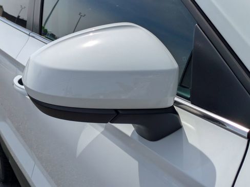 Certified 2025 Volkswagen Taos SEL image 12