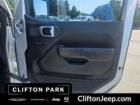Used 2022 Jeep Wrangler Unlimited Sport AWD/4WD image 12