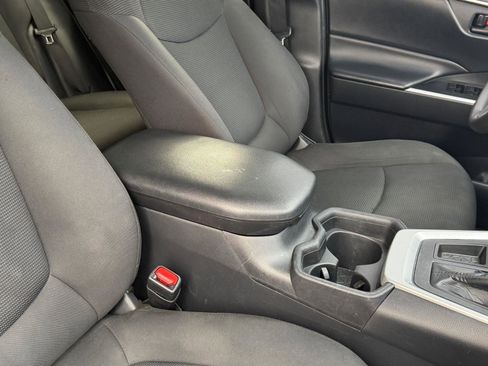 Used 2019 Toyota RAV4 LE FWD image 54