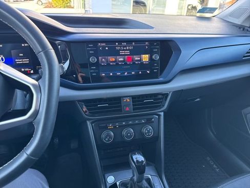 Certified 2022 Volkswagen Taos SE w/ Panoramic Sunroof Package image 23