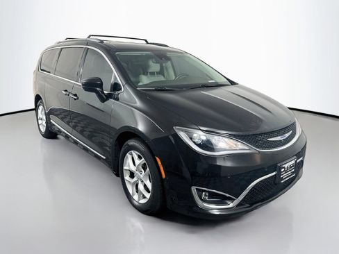 Used 2020 Chrysler Pacifica Touring-L Plus w/ Tire & Wheel Group FWD image 1