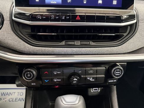 Used 2023 Jeep Compass Latitude AWD/4WD image 28
