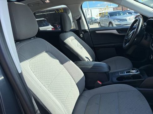 Used 2022 Ford Escape SE w/ SE Sport Appearance Package image 9