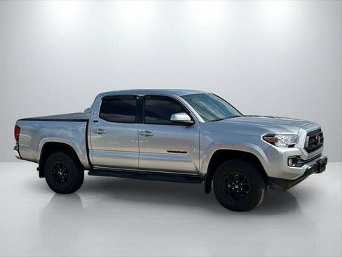 Certified 2022 Toyota Tacoma SR5 AWD/4WD image 4