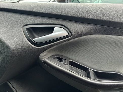 Used 2013 Ford Focus SE FWD image 16