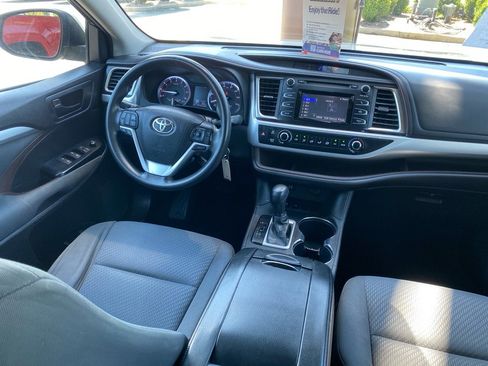 Used 2016 Toyota Highlander LE image 13