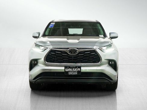 Used 2024 Toyota Highlander Limited AWD/4WD image 8