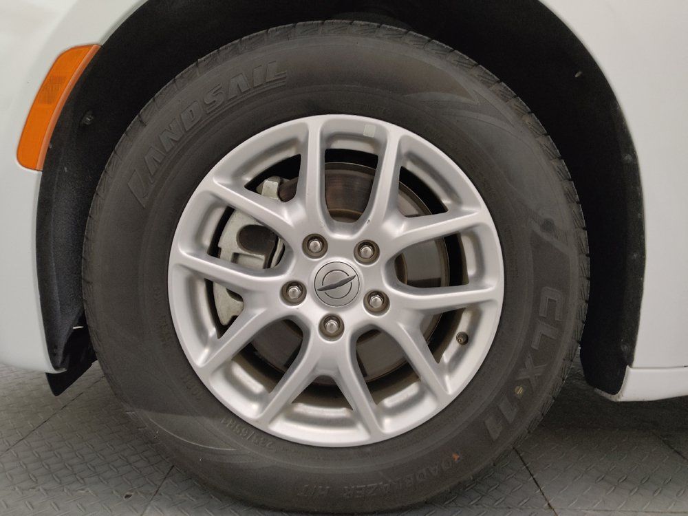 Used 2023 Chrysler Voyager LX FWD image 31